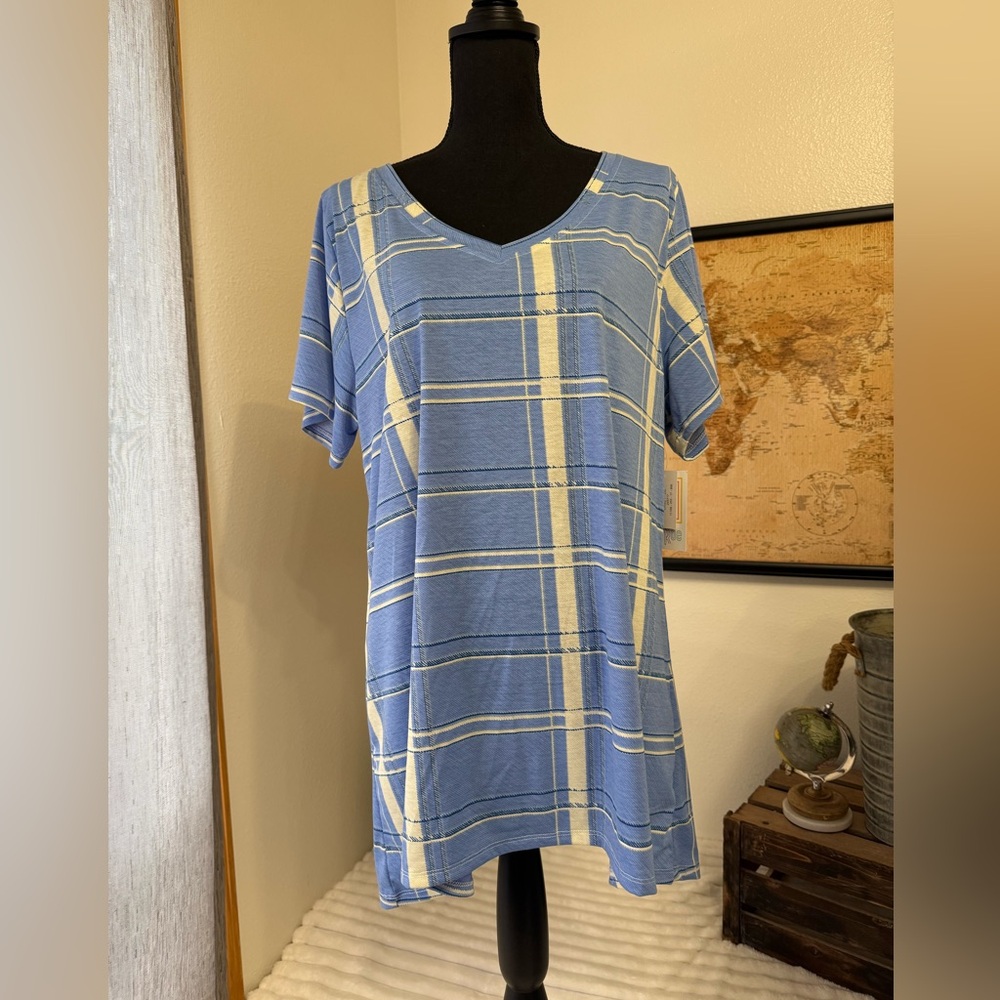 Lularoe Christy T v-neck tee size 2X